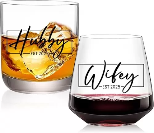 Wedding Gifts for Couples, Hubby & Wifey EST 2025 Wedding Glass Set, Bridal Shower Gifts for Bride and Groom, Newly-Married Anniversary for Him/Her，Mr and Mrs Gift