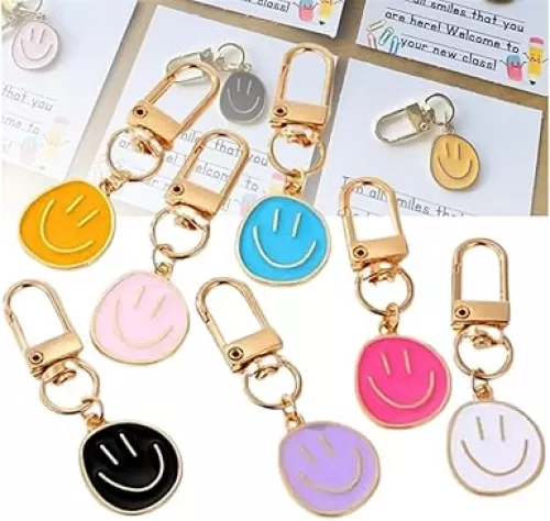 Set of 25 First Day of School Gifts for Students, Smile Keychains Bulk, Enamel Pendants, 7 Colors, Welcome to Your New Class Key Chain Gift for Classroom Rewards from Teacher to Students Supplies